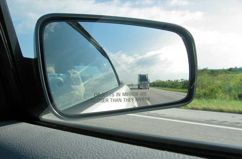 5 Best-Driving-Rules-Adjust-Your-Mirrors-To-Cover-Blind-Spots